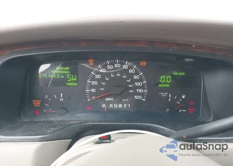 2002 Lincoln Town Car Signature z USA, uszkodzony, nr VIN 1LNHM82W02Y662541